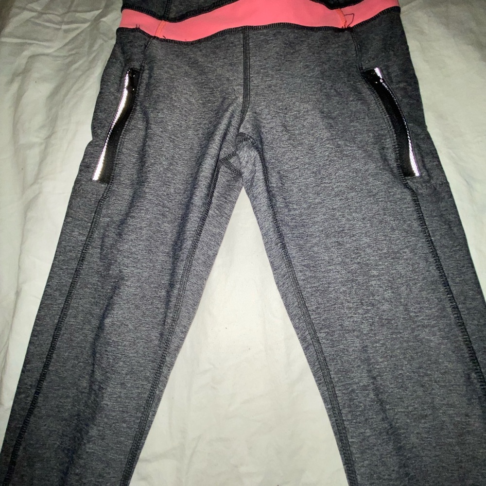 Lululemon leggings size 4 - Picture 6 of 8